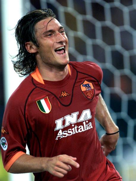 Roma, 19 agosto 2001: Totti durante la finale di Supercoppa italiana Roma-Fiorentina (Ansa)